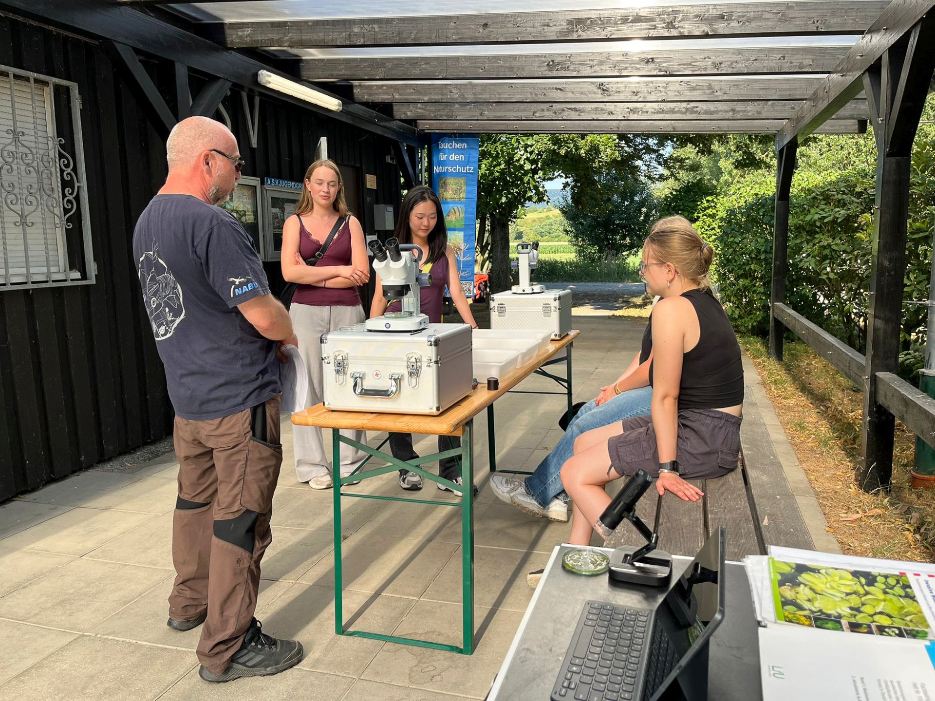 Station 2: Wasserpflanzenanalyse am Mikroskop, Foto: Sven Buttler, ASV Pfungstadt e.V.