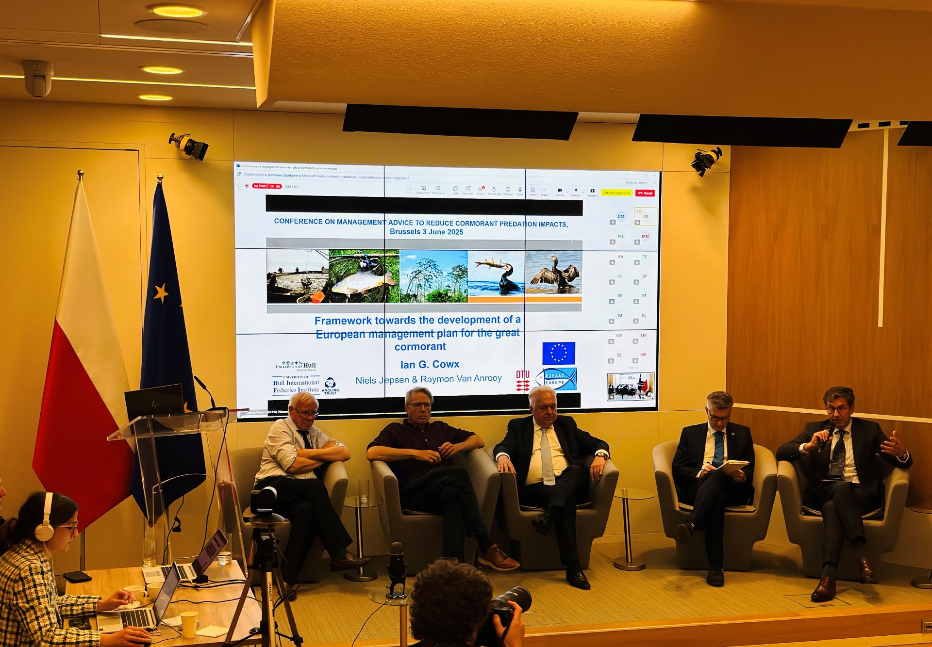 Referenten bei der Vorstellung des Entwurfs für ein Europäisches Kormoranmanagement am 03. Juni 2025 in Brüssel, von links nach rechts: Prof. Dr. Ian Cowx (Universität Hull); Dr. Niels Jepsen (DTU Aqua); Jacek Czerniak (Fischereiminister Polen); Dr. Raymon Van Amrooy (EIFAAC); Felix Leinemann (Generaldirektion Fischerei, EU-Kommission)