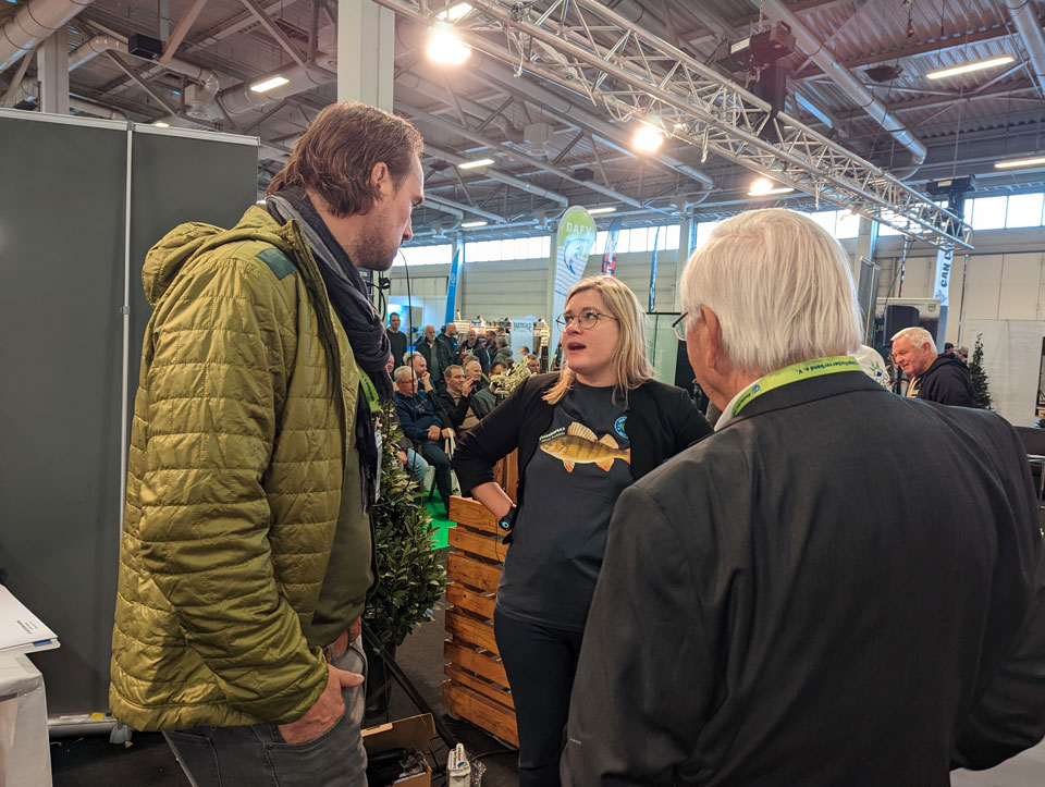 Anna Kassautzki die Fischreipolitische Sprecherin der SPD am Stand des DAFV. Foto: DAFV, Olaf Lindner