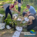 Mitglieder des ASV Humbert e.V. bei der Pflanzung der Weißen Seerose im Venn, Foto: ASV Humbert e.V.