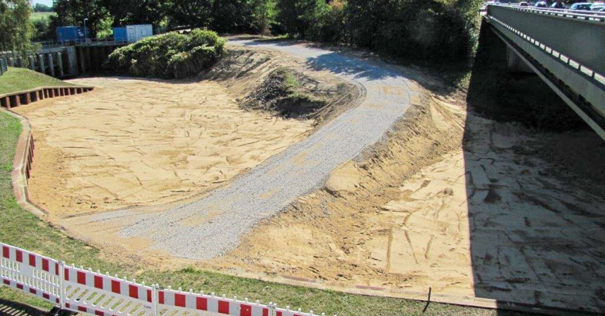 Die ehemalige Fischaufstiegsanlage Süd am Stauwehr in Geesthacht wurde am 08.09.2019 in einer Nacht und Nebelaktion zugeschüttet.