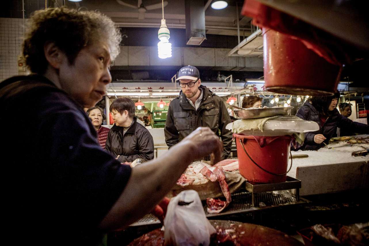 Bis auf asiatische Fischmärkte hat Florian die Spur der illegal gefangenen Europäischen Aale verfolgt.